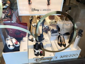 A Cole o Incr vel de Bolsas e Sapatos Disney Arezzo